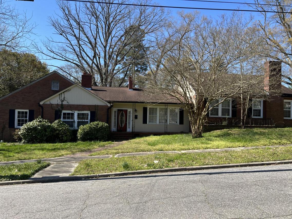 411 Woodlawn Ave., Gastonia, NC 28052