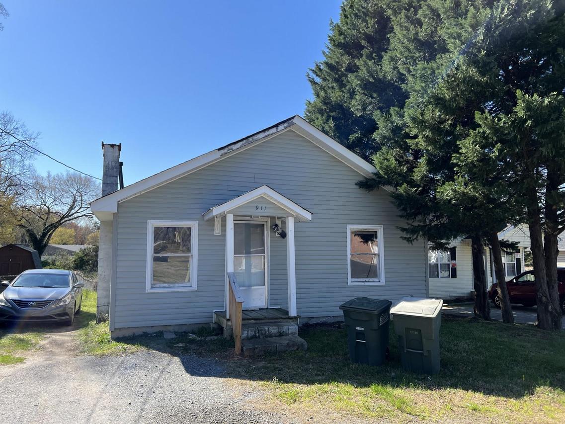 911 E Davis Ave., Gastonia, NC 28054