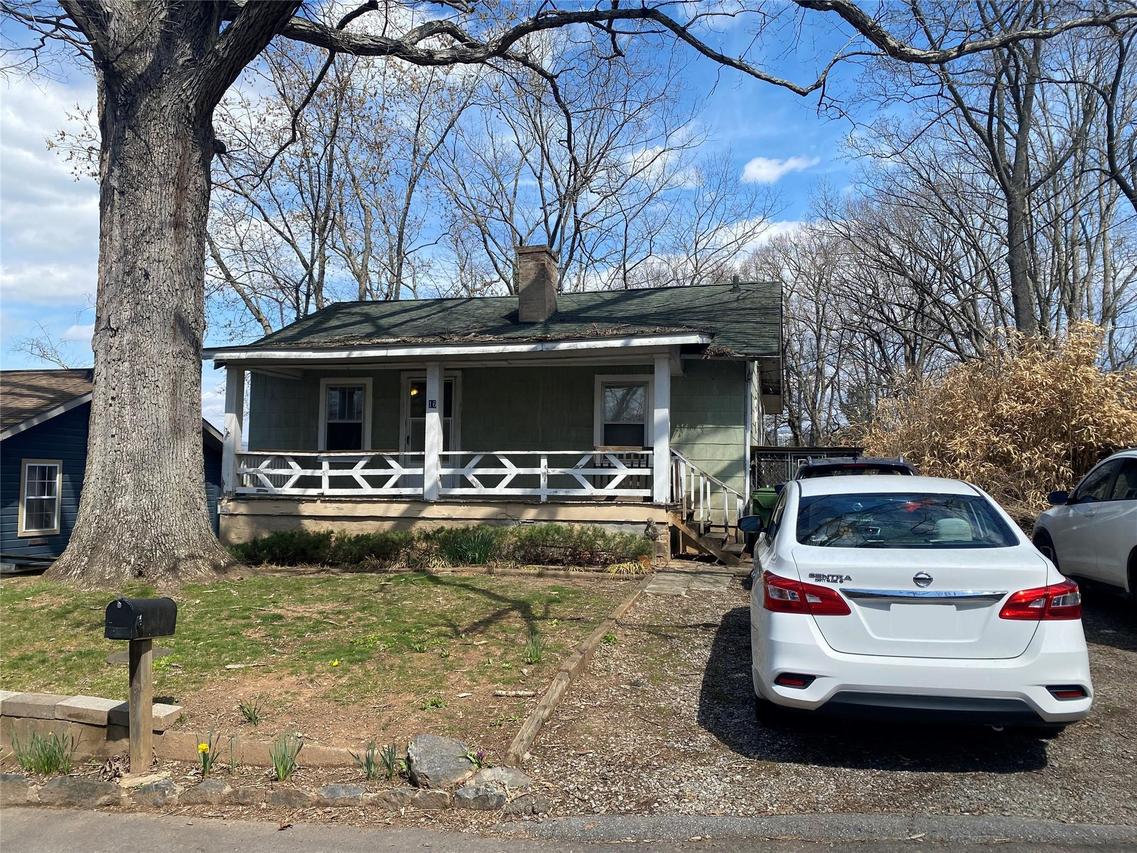 16 Reynolds Rd., Asheville, NC 28806