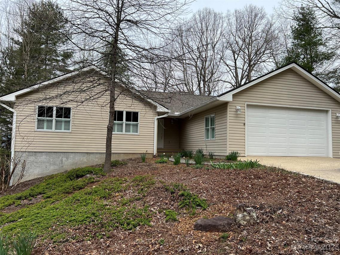 308 Woodwind Dr., Pisgah Forest, NC 28768