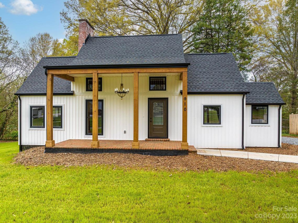 910 S College Ave., Newton, NC 28658