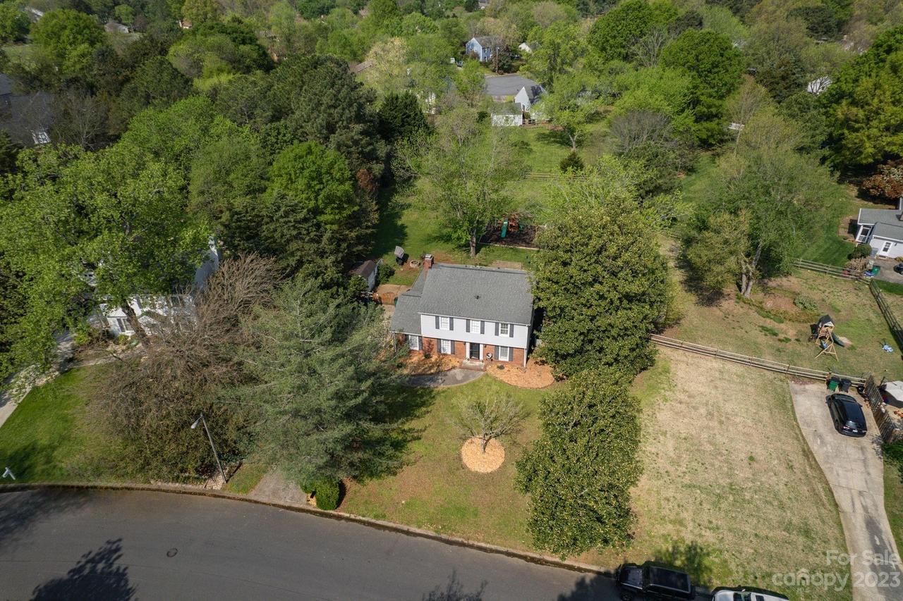 2025 Bardstown Rd., Charlotte, NC 28226