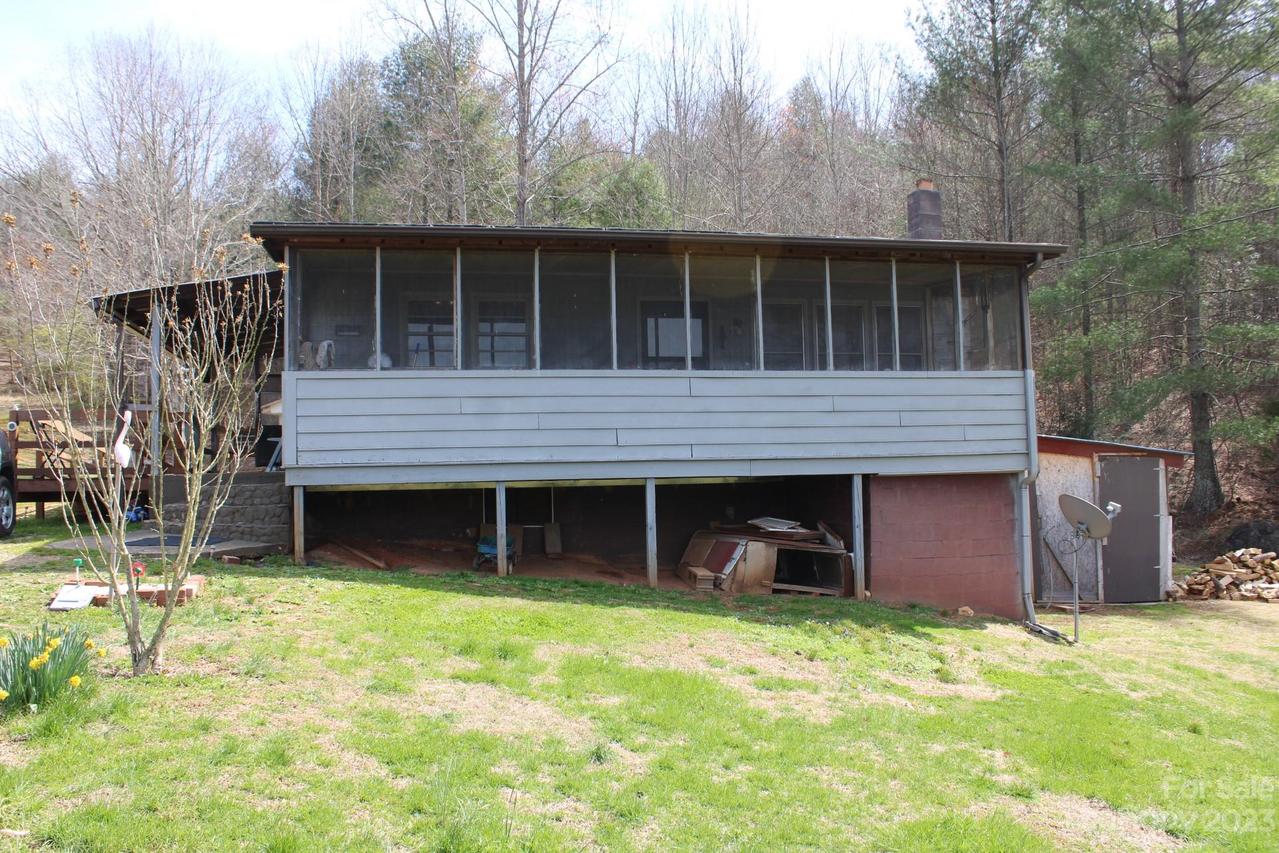 2496 Gladden Rd., Morganton, NC 28655