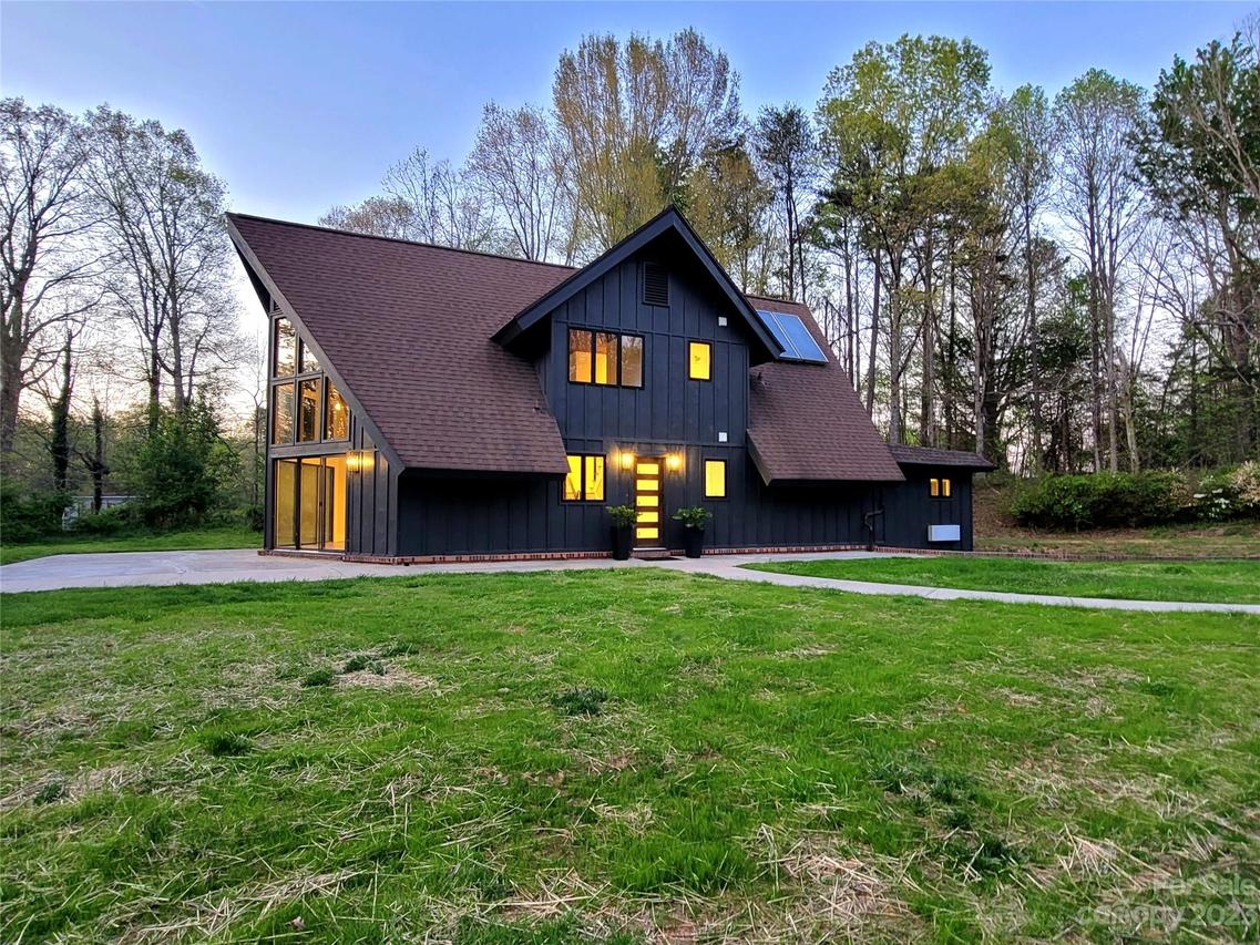 743 Pete Brittain Rd., Morganton, NC 28655