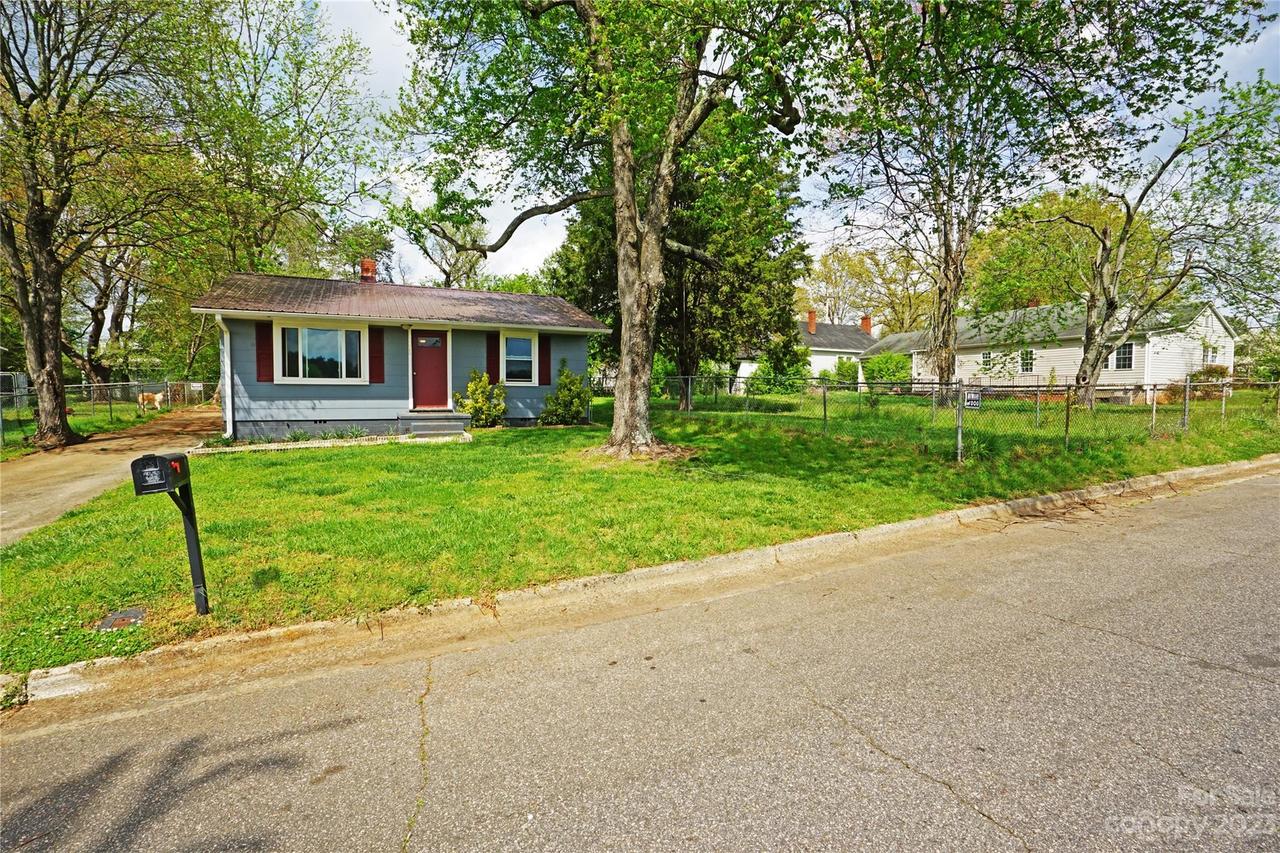 1914 Cline St., Statesville, NC 28677