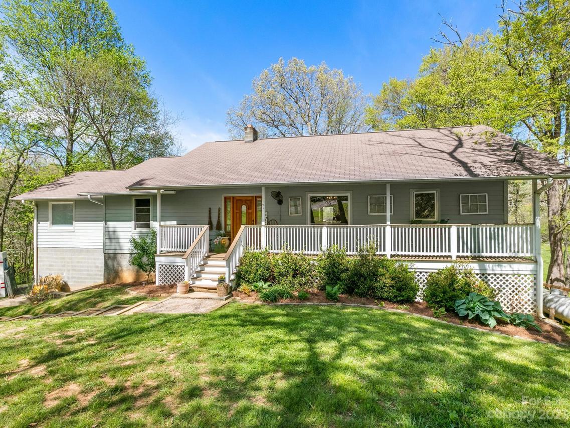 141 Peaceful Valley Dr., Leicester, NC 28748