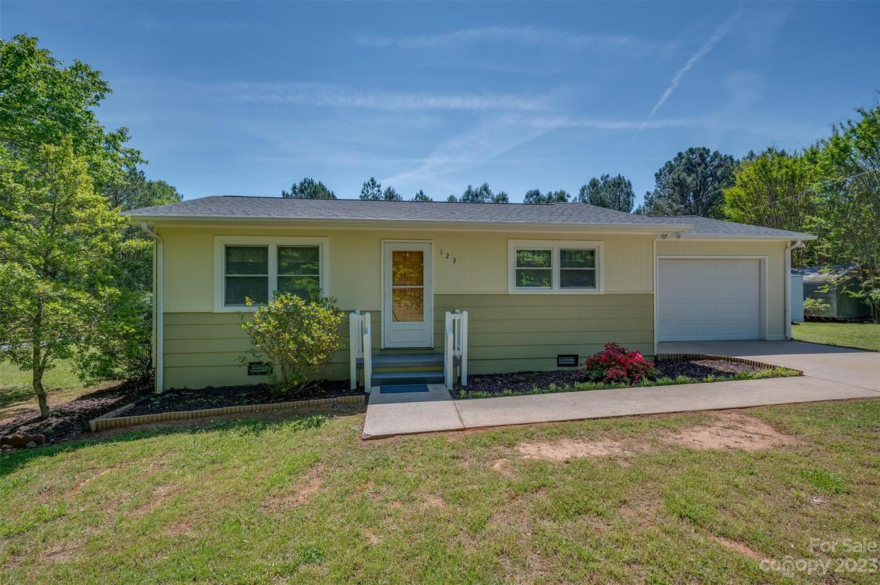123 Tranquil Ln., Ellenboro, NC 28040