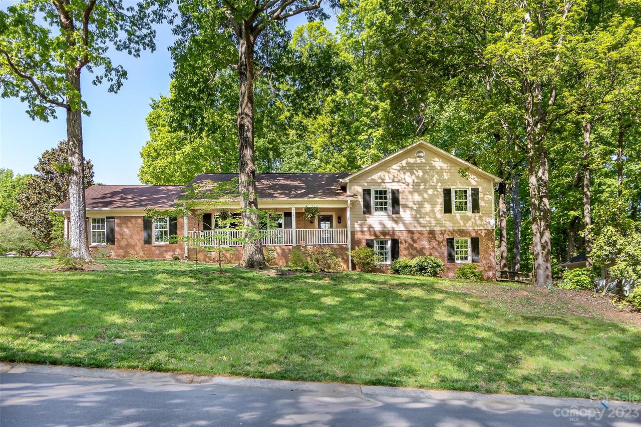 1501 Piccadilly Dr., Charlotte, NC 28211