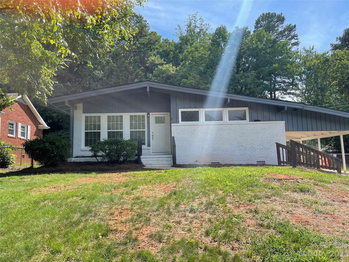 1320 Thriftwood Dr., Charlotte, NC 28208