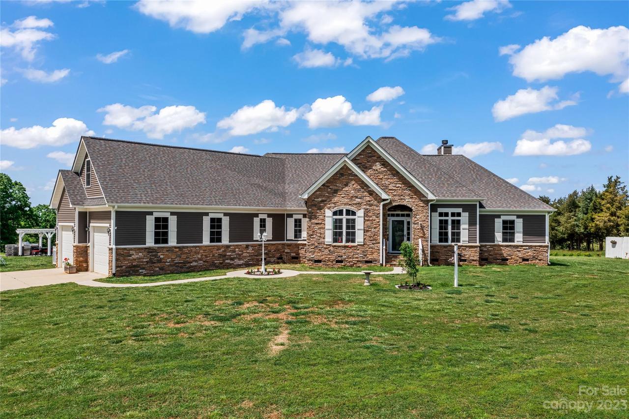 116 Layin Low Ln., Statesville, NC 28625