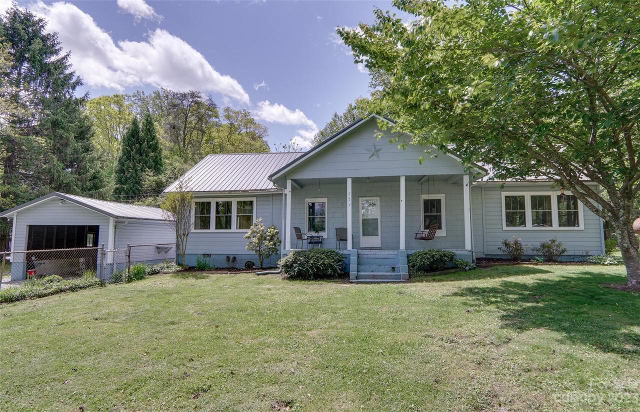 227 Ashmore Ave., Hendersonville, NC 28791