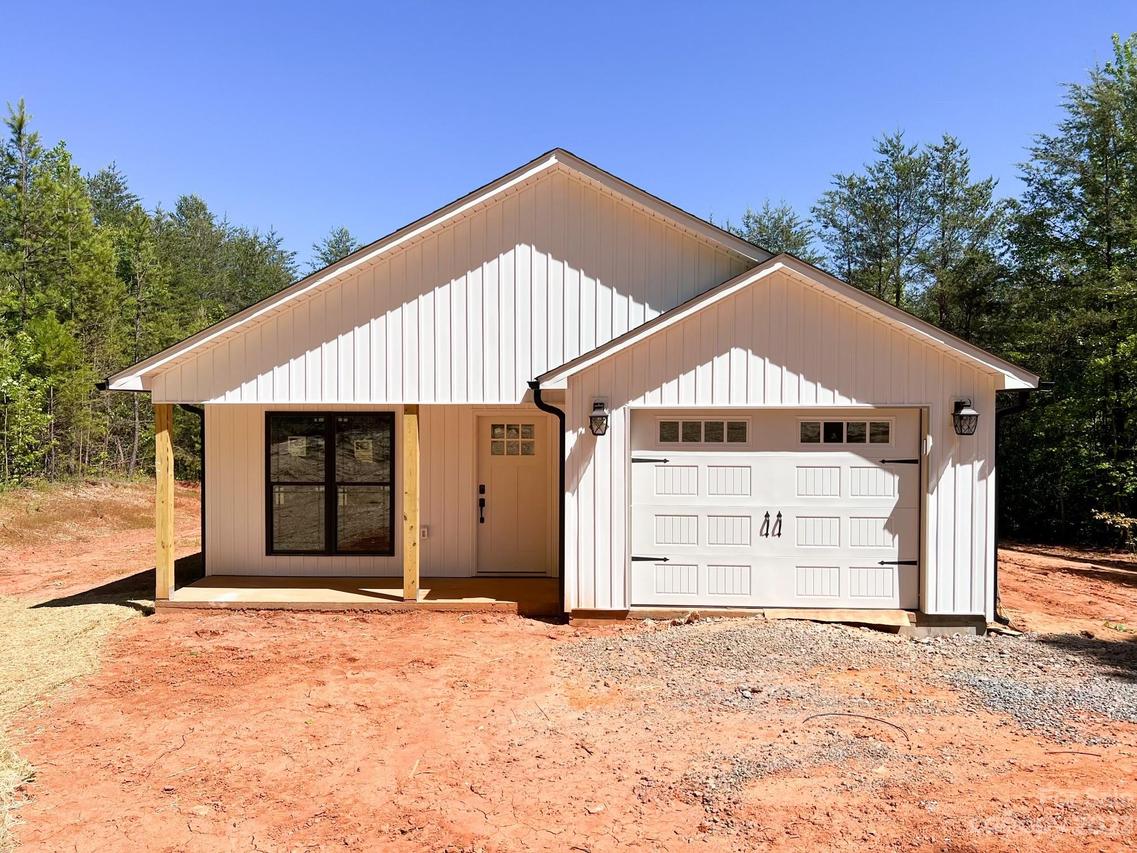 950 Smith Waldrop Rd., Mill Spring, NC 28756