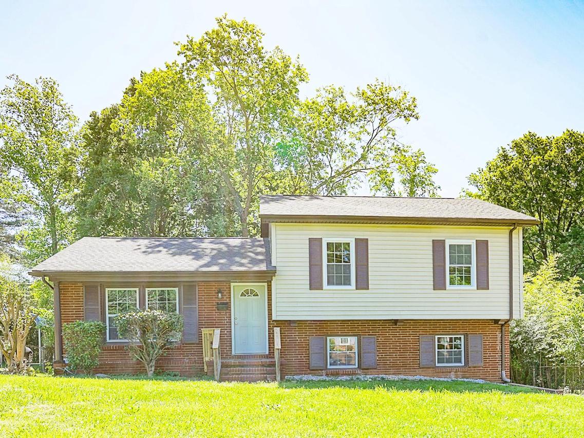 1301 Grovewood Dr., Charlotte, NC 28208