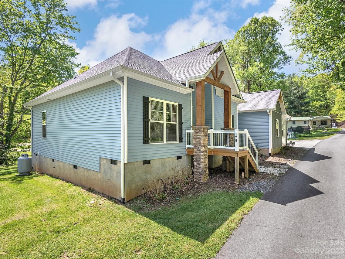 176 Sardis Rd., Asheville, NC 28806
