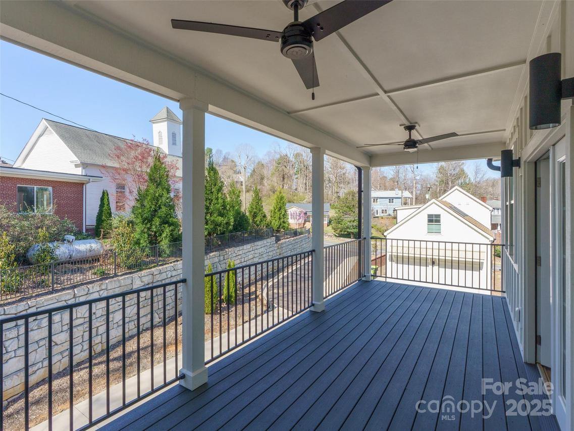 55 Skyvue Ct. #E, Saluda, NC 28773