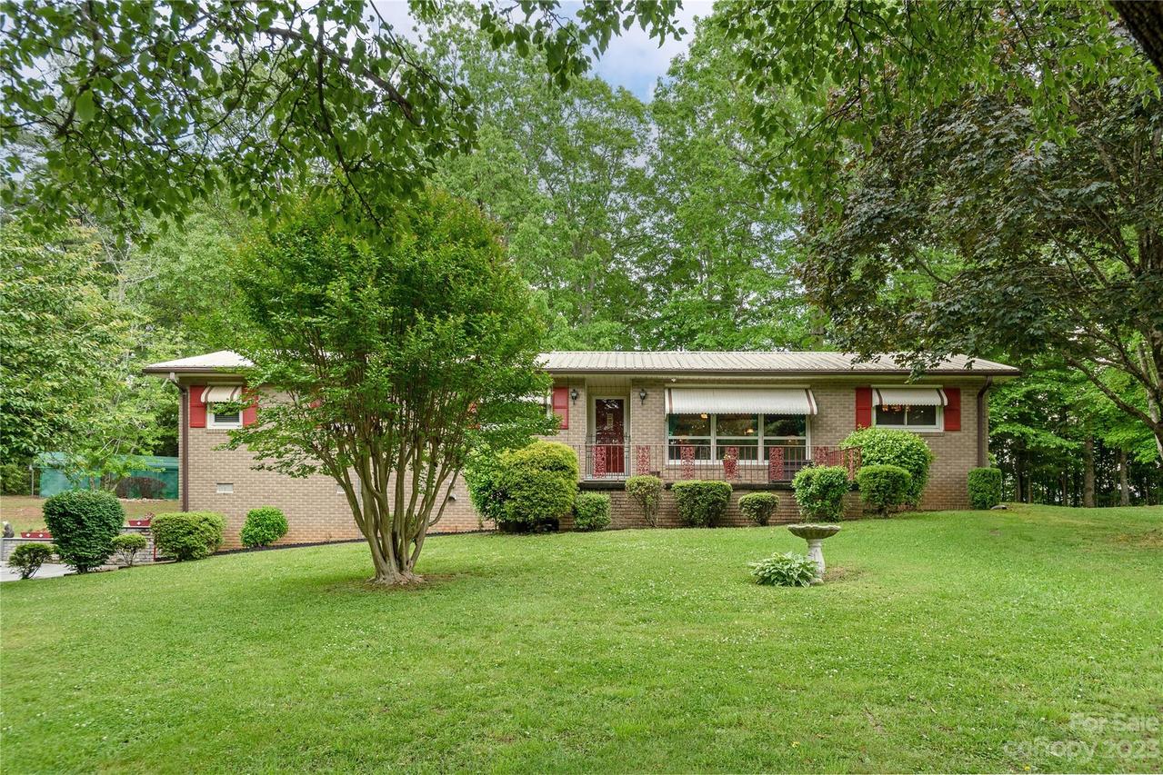 204 Reed Dr., Flat Rock, NC 28731