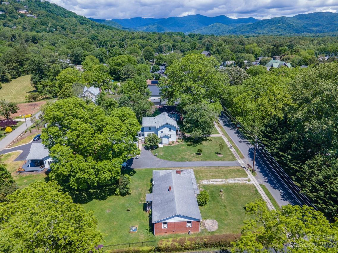 37 Church St., Weaverville, NC 28787