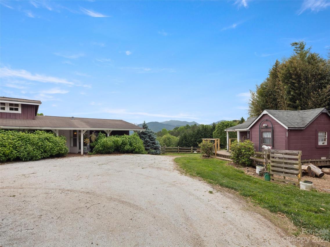 158 Goodyacre Dr., Waynesville, NC 28786
