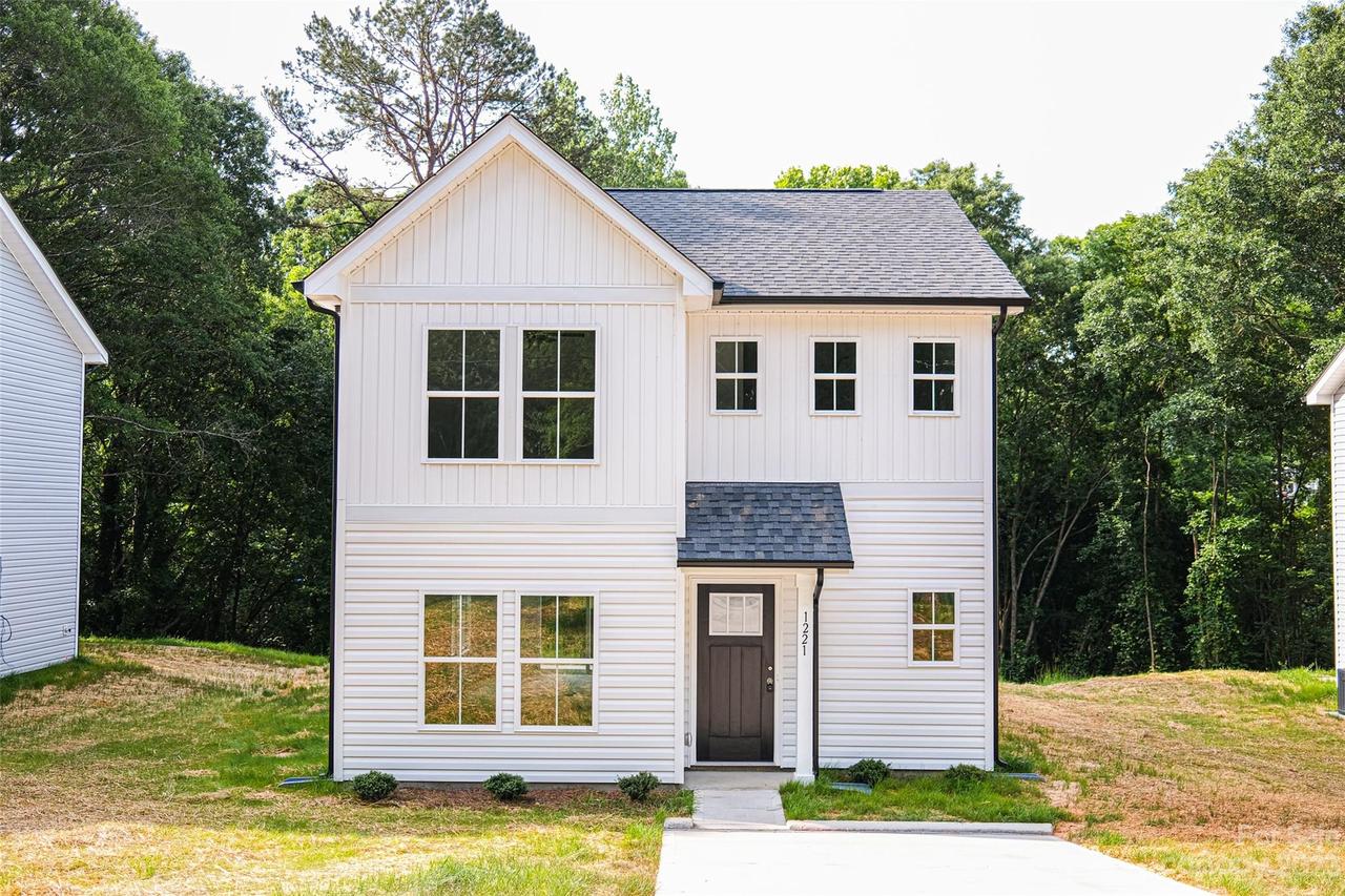 1221 W Mauney Ave., Gastonia, NC 28052