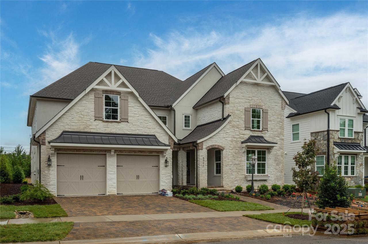 5711 Heirloom Crossing Ct., Charlotte, NC 28270