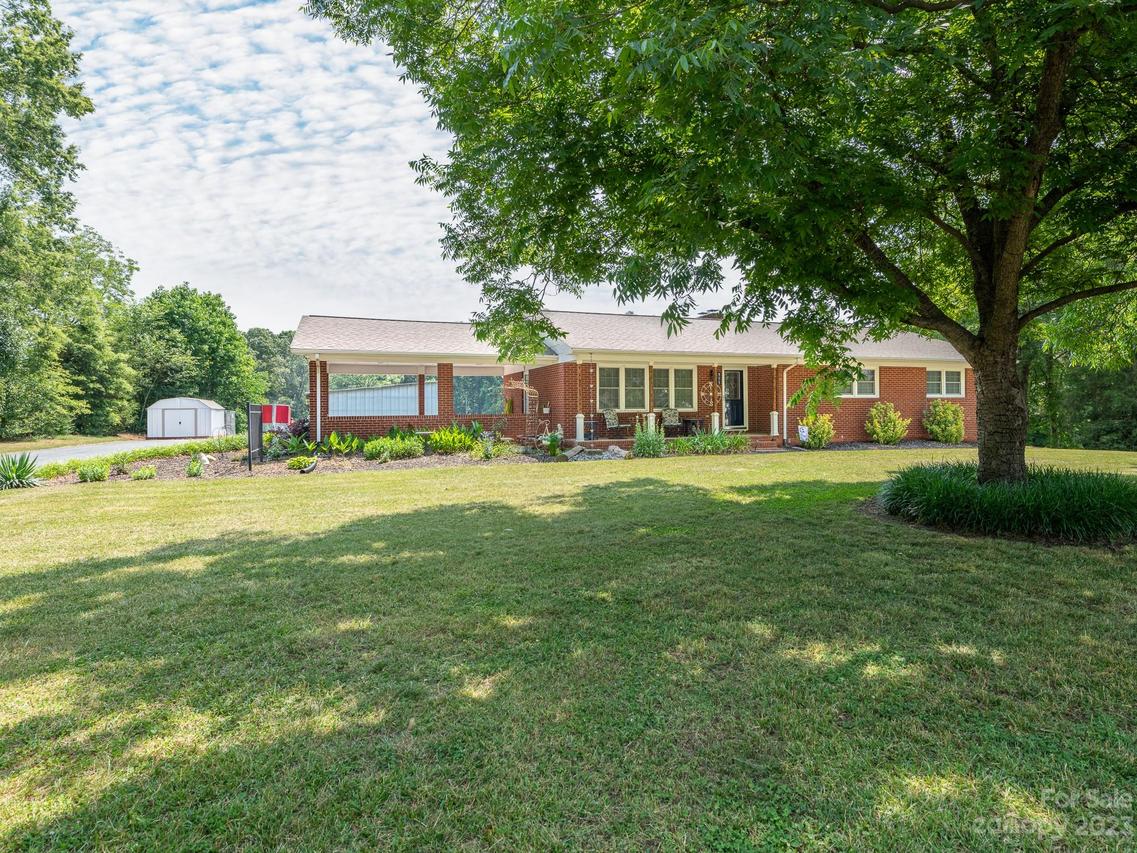 955 Us Highway 52 Hwy., New London, NC 28127