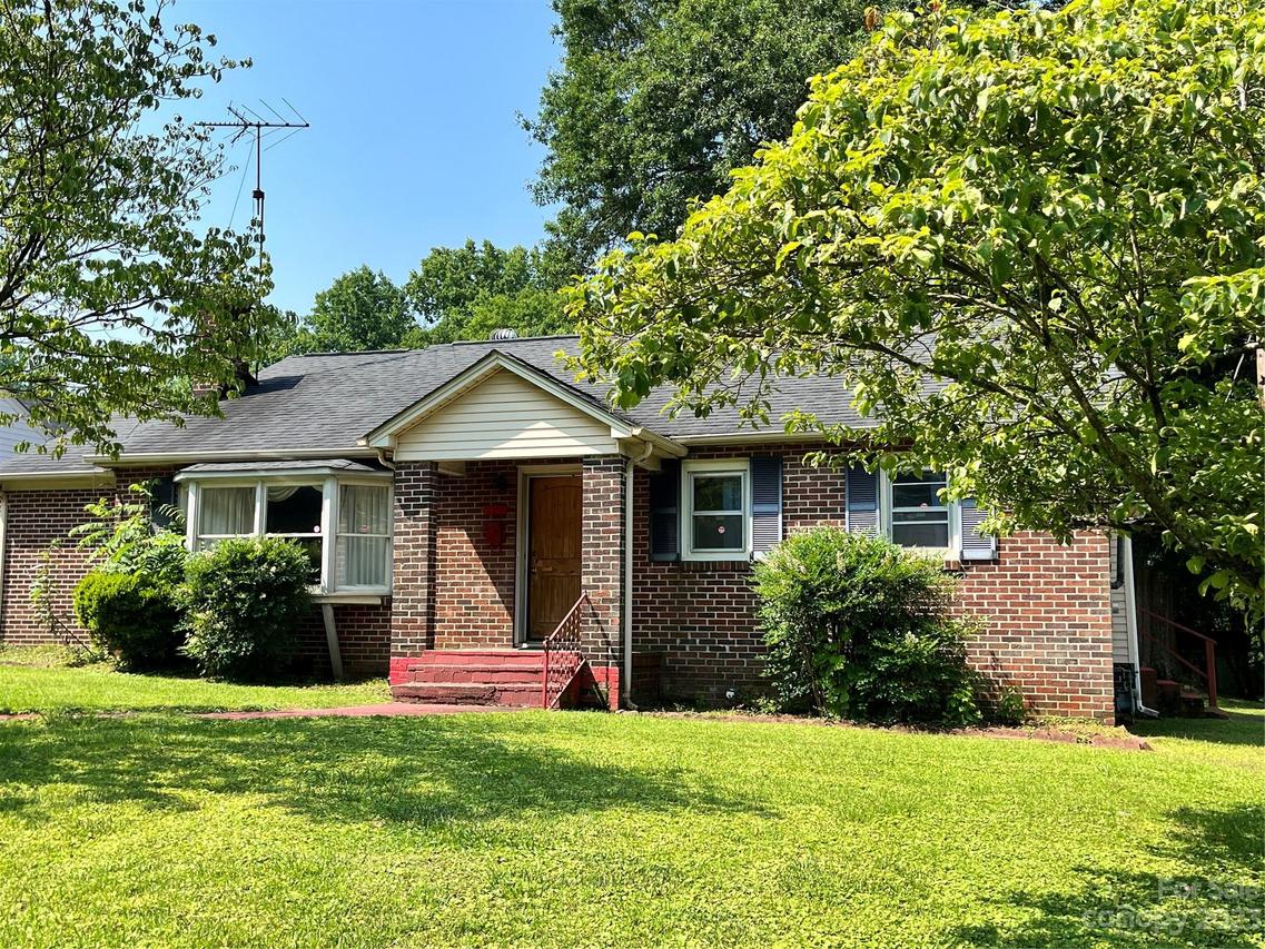 605 Charlotte Ave., Mount Holly, NC 28120