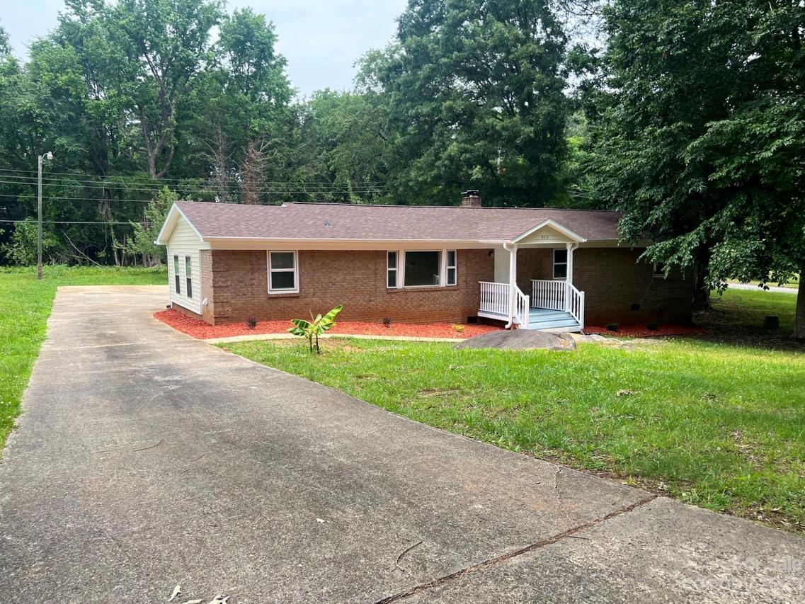 8610 Douglas Dr., Charlotte, NC 28217