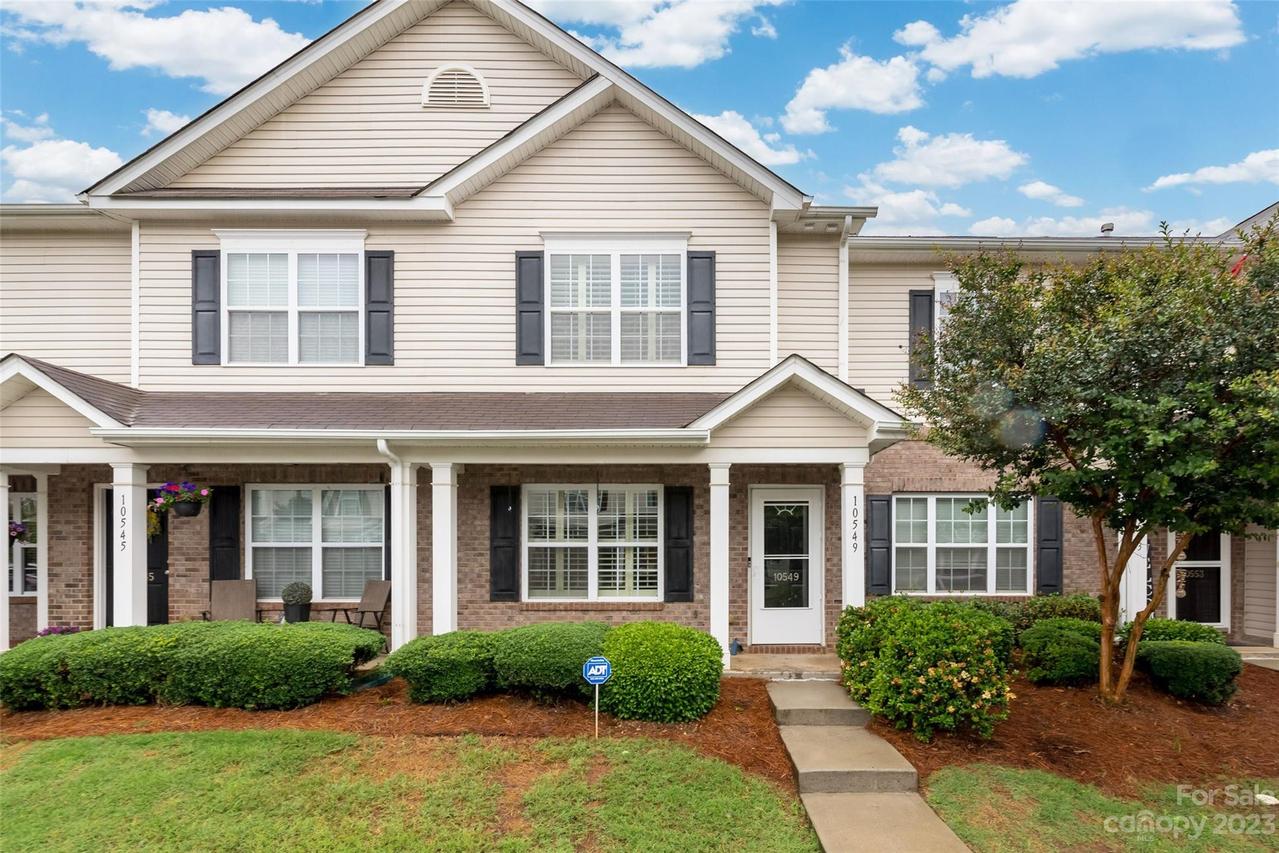 10549 Stoneacre Ct., Pineville, NC 28134