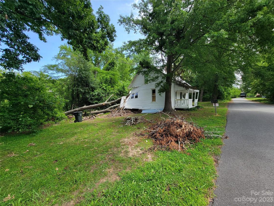518 N Mulberry St., Cherryville, NC 28021
