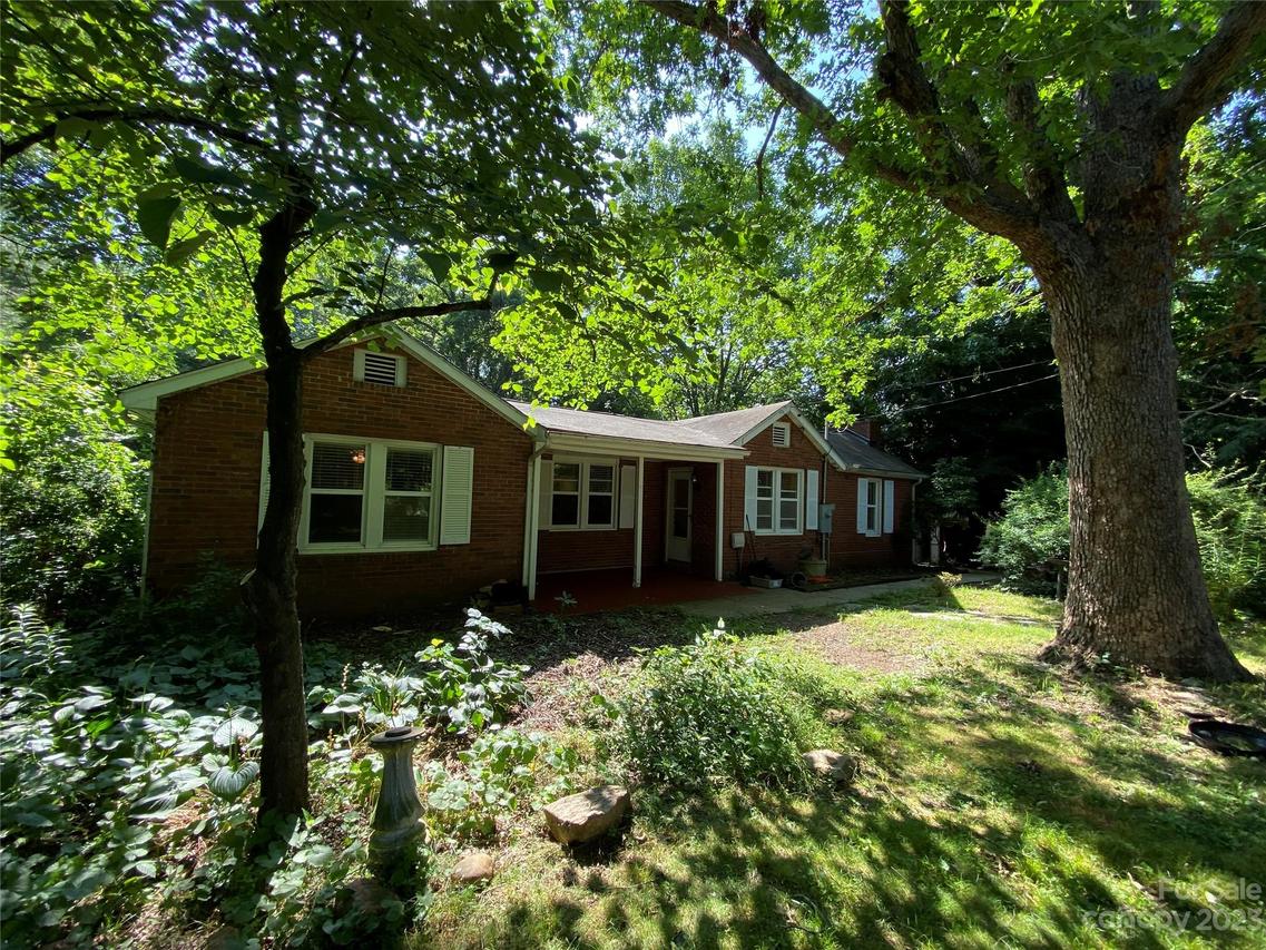 150 Gashes Creek Rd., Asheville, NC 28805