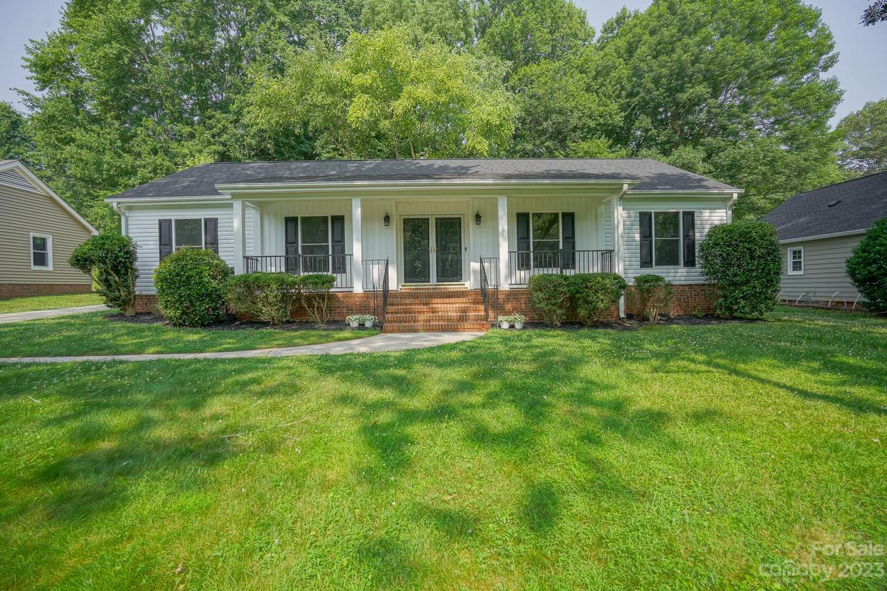 1414 Longbrook Dr., Charlotte, NC 28270