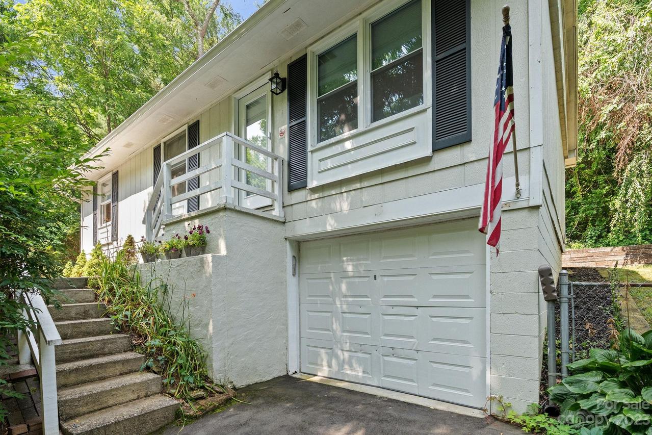 35 Avondale Rd., Asheville, NC 28803