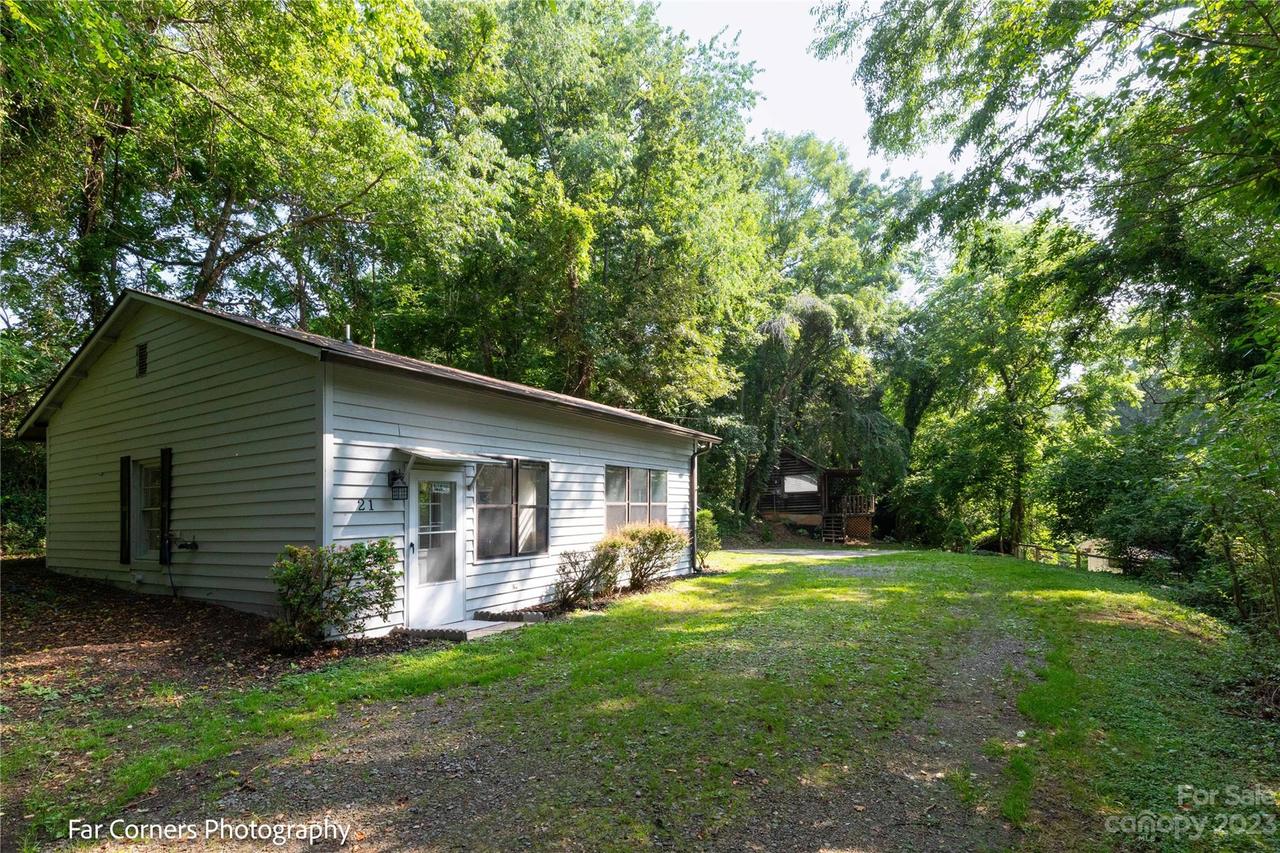 21 Season Ln., Asheville, NC 28805