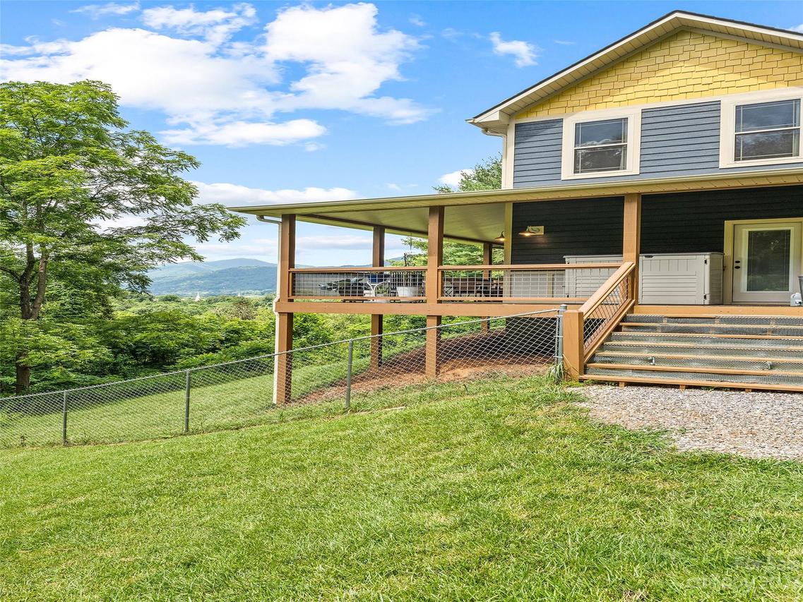 76 Reservoir Dr., Waynesville, NC 28786