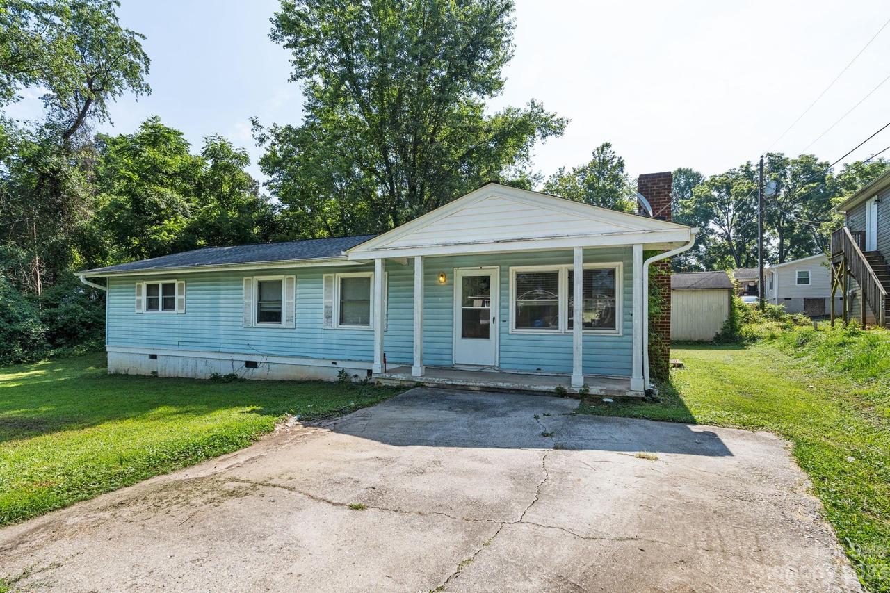 408 Caribou Rd., Asheville, NC 28803