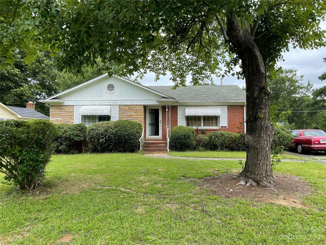 1915 Northbrook Dr., Charlotte, NC 28216