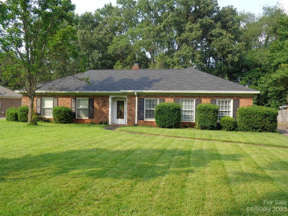 512 King Edward Rd., Charlotte, NC 28211