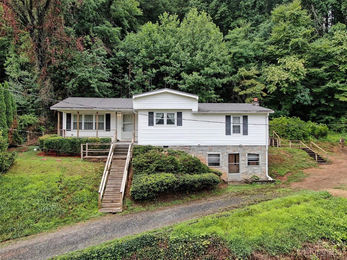 9 Alzena Rd., Sylva, NC 28779