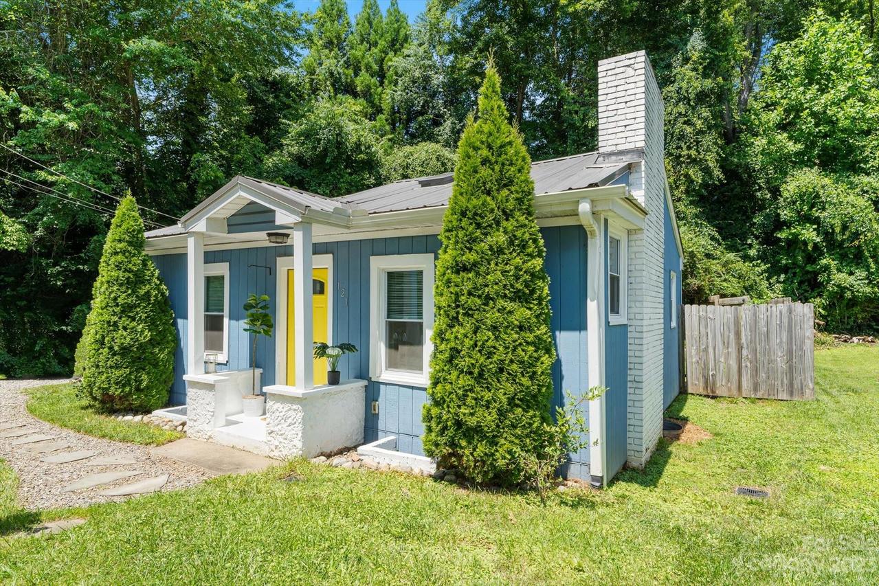 121 Sand Hill Rd., Asheville, NC 28806