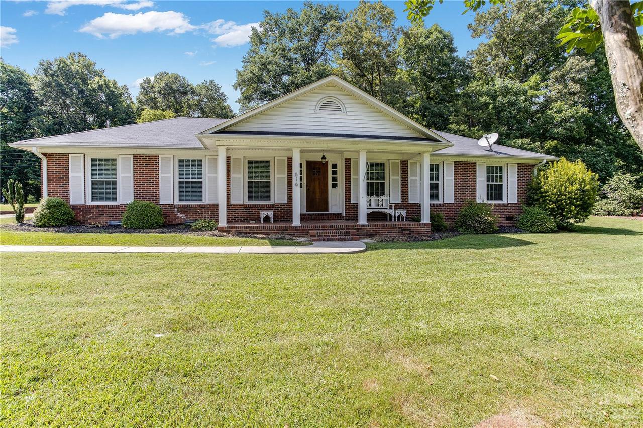 616 Coulwood Dr., Charlotte, NC 28214