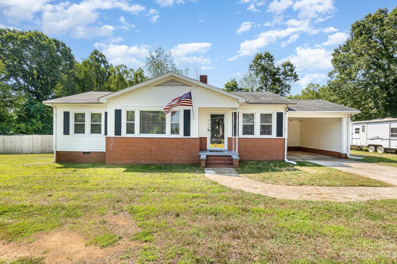 213 Crescent St., Rockwell, NC 28138