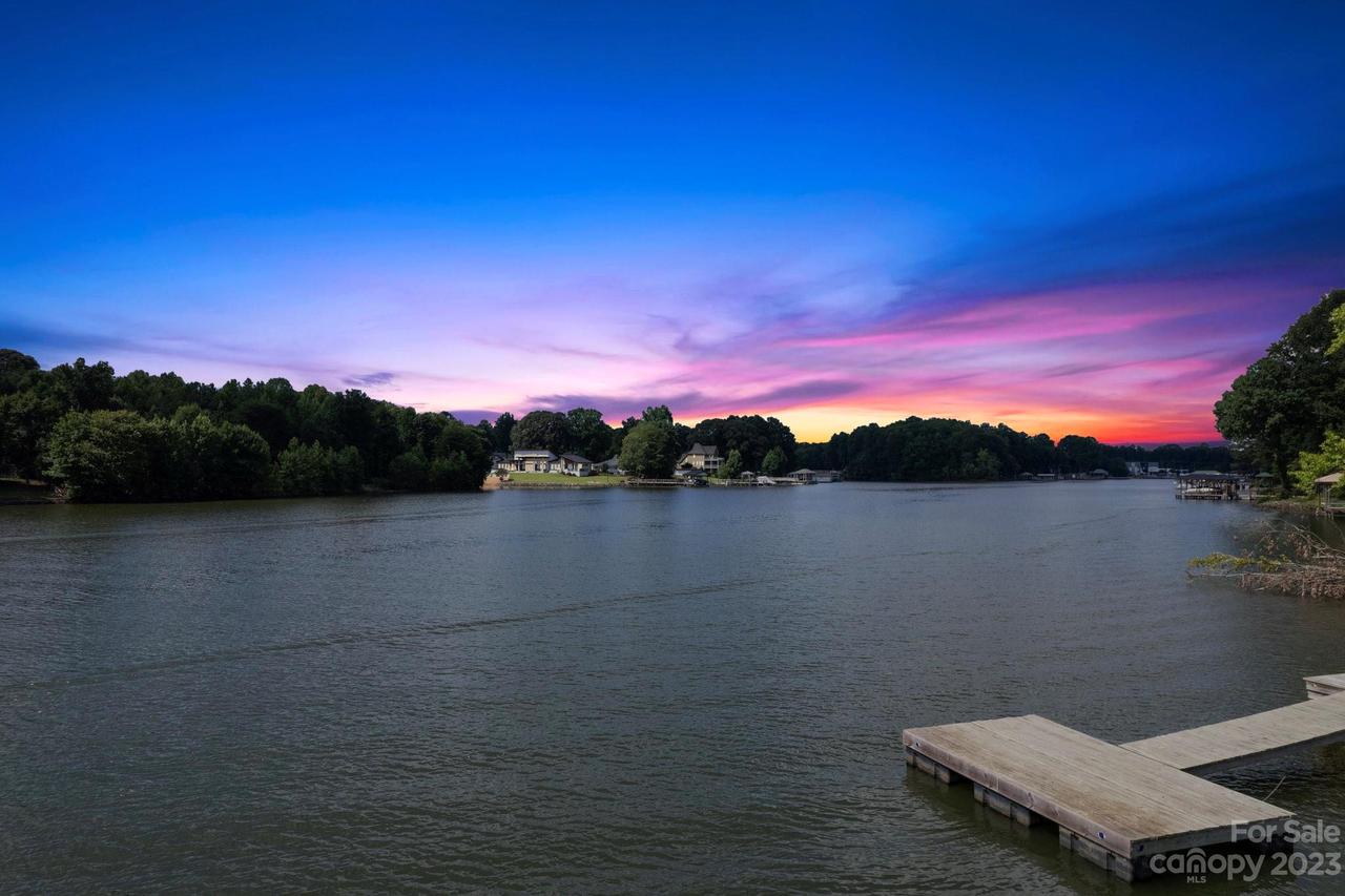 128 Winding Shore Rd., Troutman, NC 28166