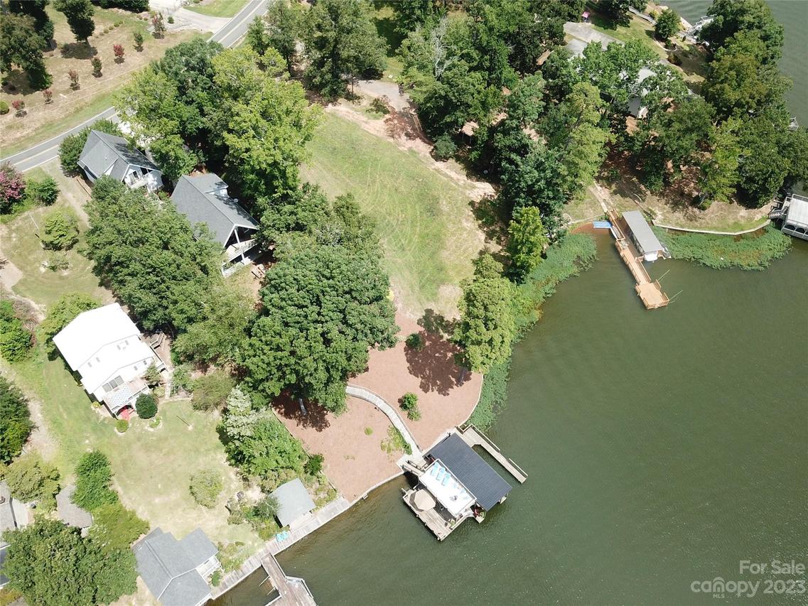 758 Shoreline Dr., New London, NC 28127