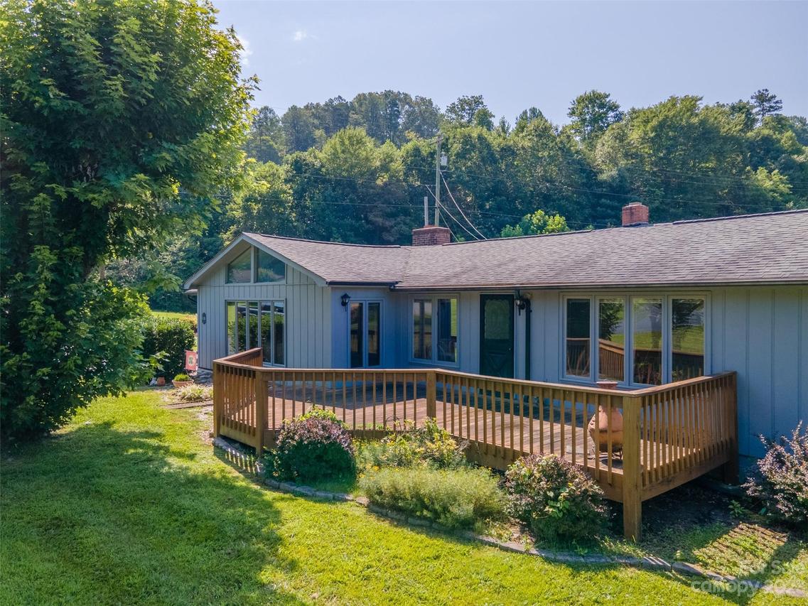 120 Floral Dr., Sylva, NC 28779