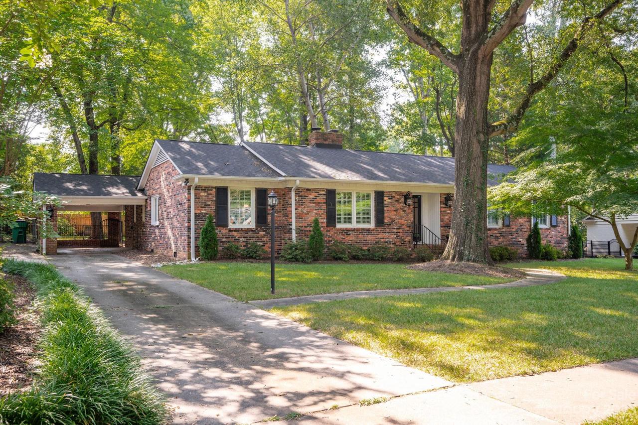 1318 Redcoat Dr., Charlotte, NC 28211