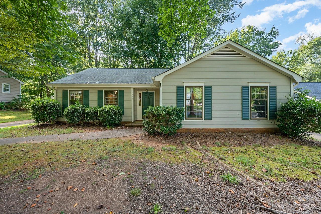 7929 Surreywood Pl., Charlotte, NC 28270