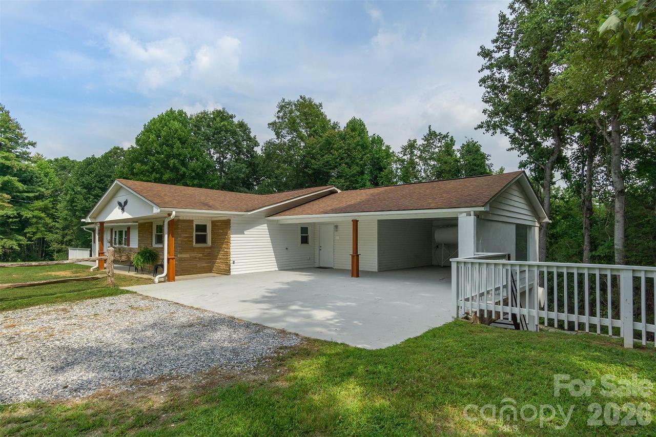 468 Deer Park Lake Rd., Spruce Pine, NC 28777
