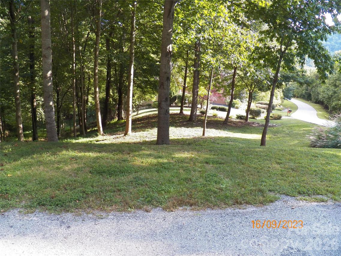 270 Somersby Pkwy. #8, Laurel Park, NC 28739