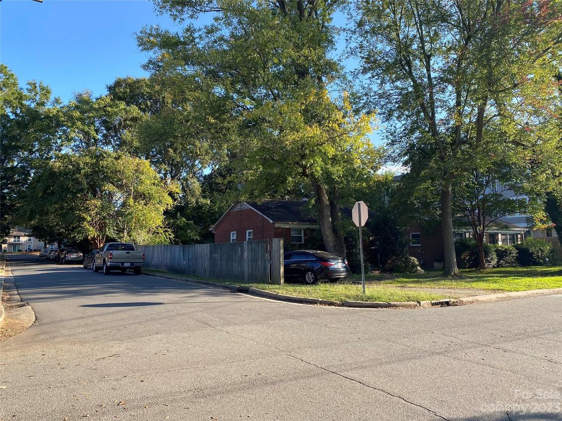 1426 Lomax Ave., Charlotte, NC 28211