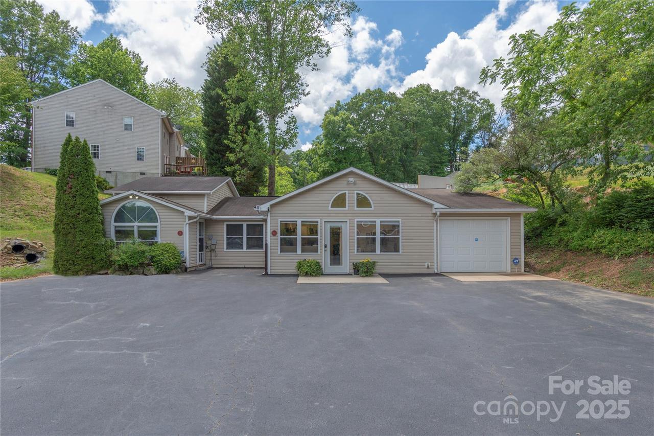 22 Park Terrace Dr., Clyde, NC 28721